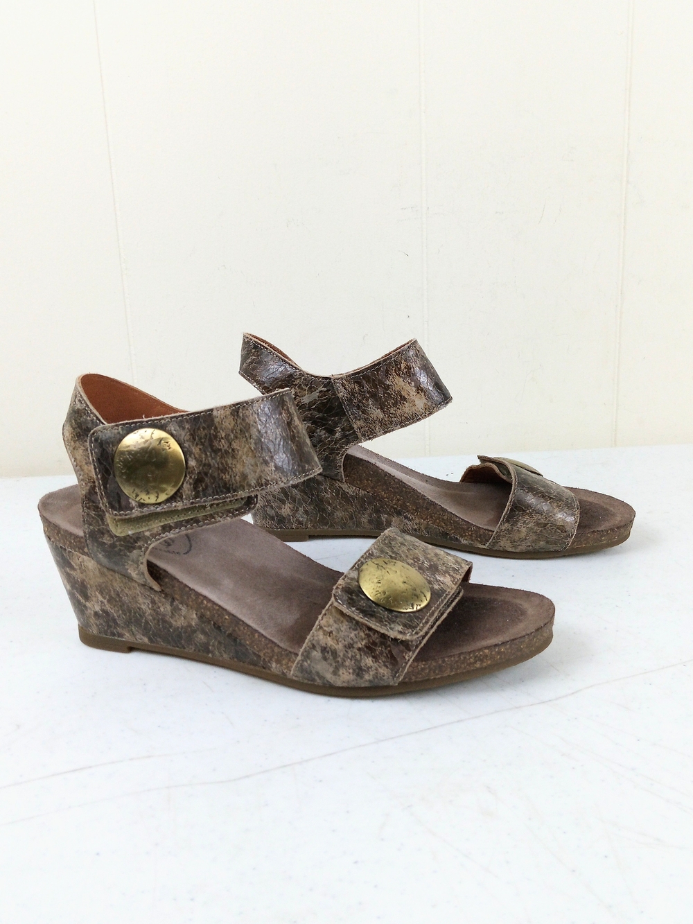Taos Metallic Brown Wedge Sandals Decorative Button Accents Size 38 US 7-7.5